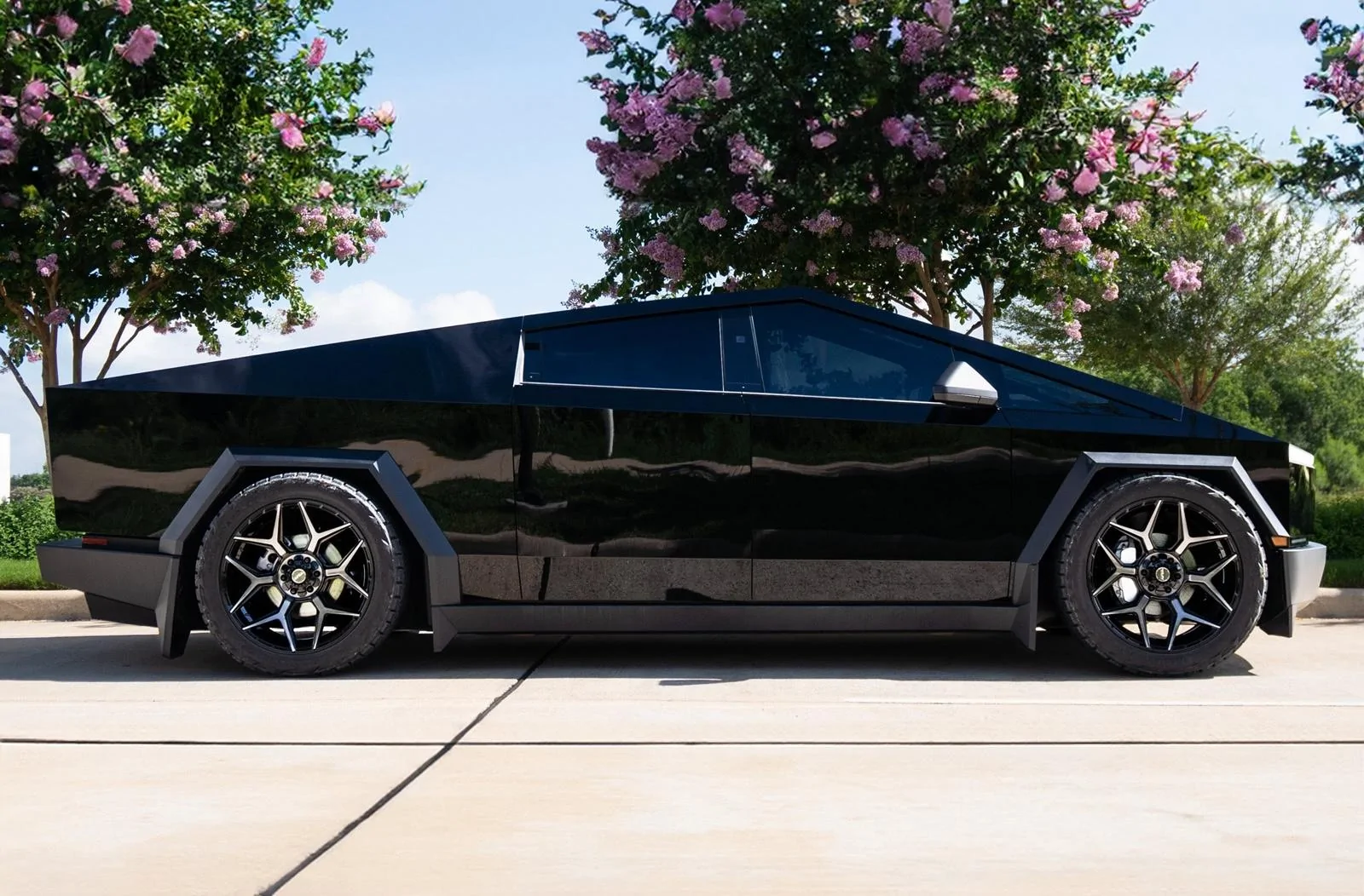 Tesla Cybertruck Gloss Black Cybertruck on 24" Wheels (4PLAY) and Nitto Ridge Grappler A/T Tires 295/45R24 4p06-24x10-295x45x24-nitto-tires-evs-motors-05-jpg
