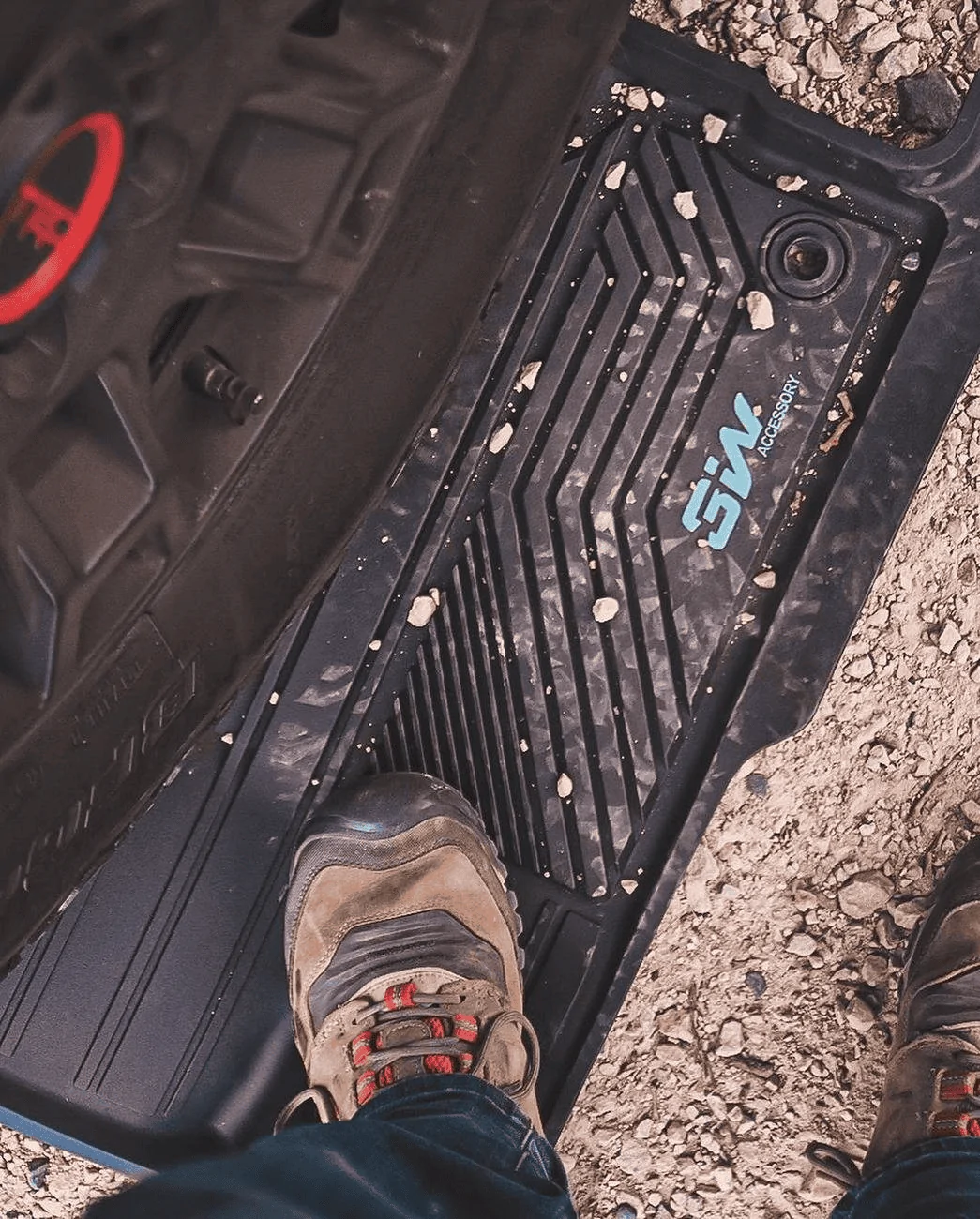 Tesla Cybertruck Investigation Here: What's Your Preference for the Material of Your Floor Mats? 1724318765179-dv