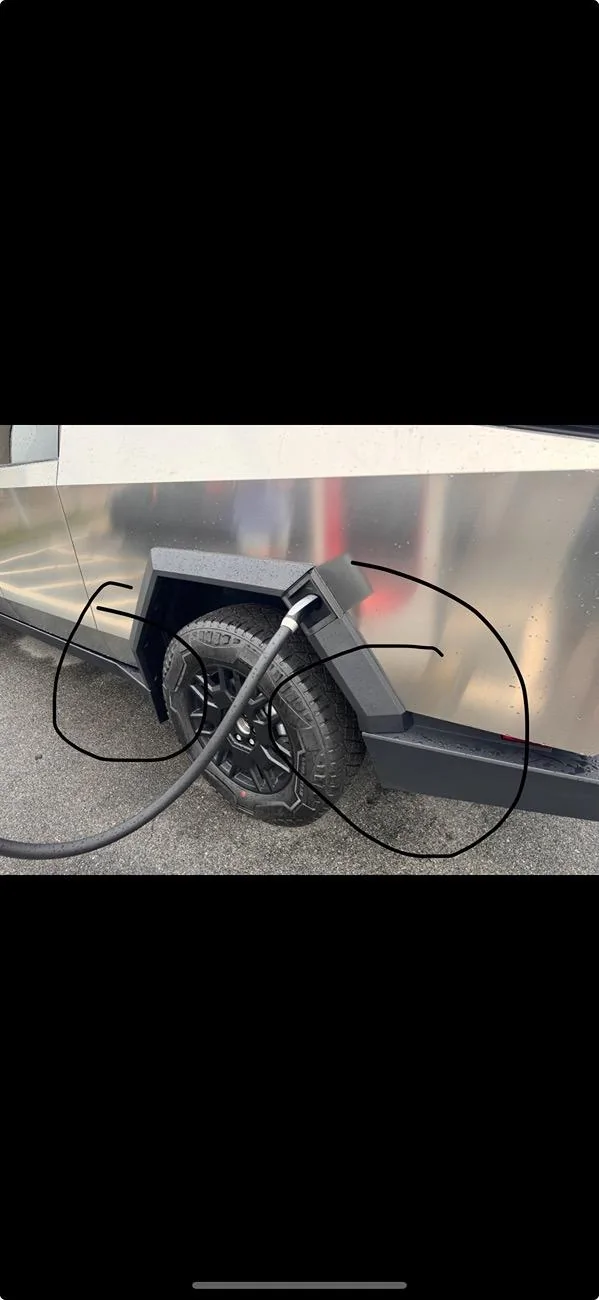 Tesla Cybertruck Reaching the bed from the side of the truck IMG_1322