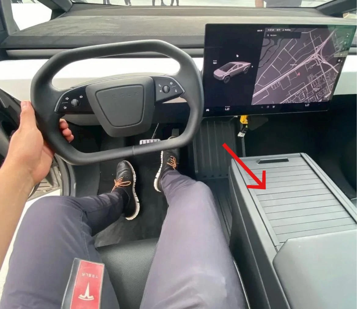 Tesla Cybertruck Anyone get this console cover ? F0822377-F787-46D3-B48B-3A6455C1196E