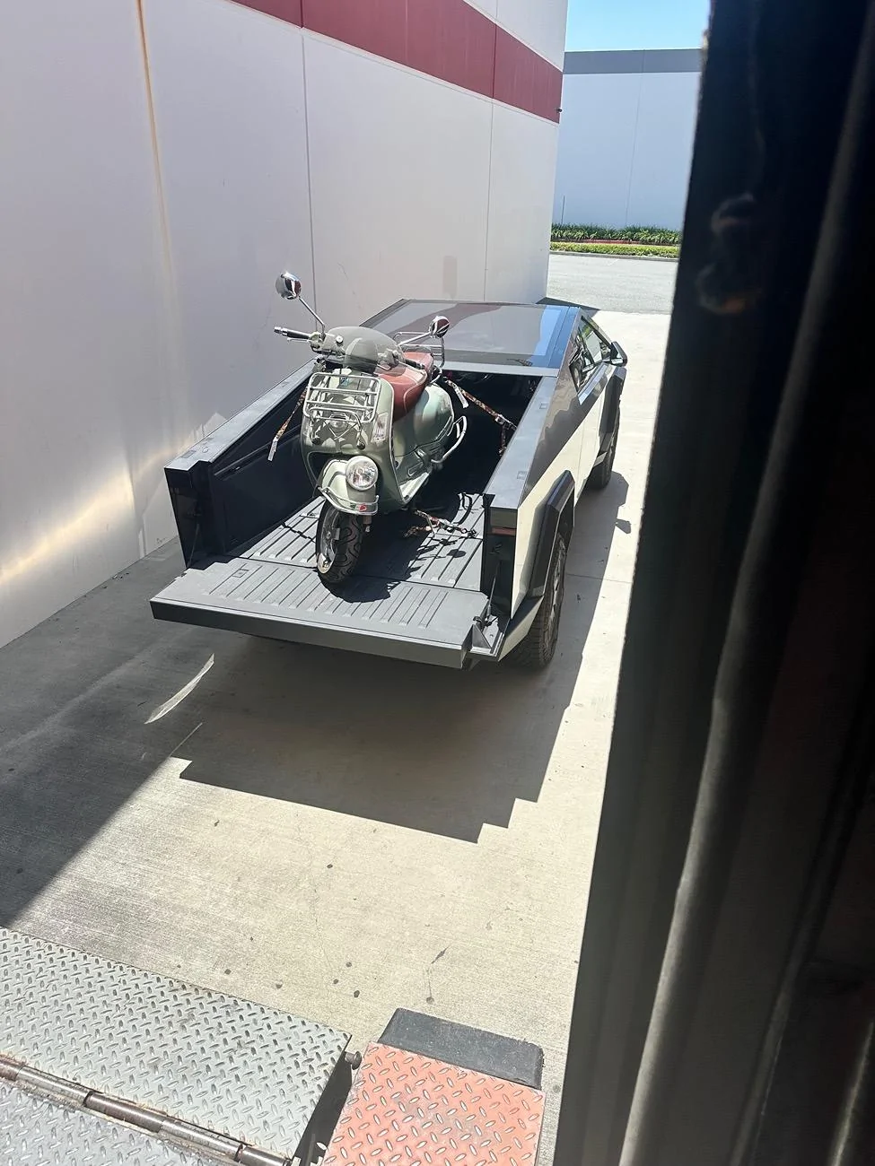 Tesla Cybertruck What Are You Hauling in your Cybertruck? 🦾 👷‍♂️ IMG_3340