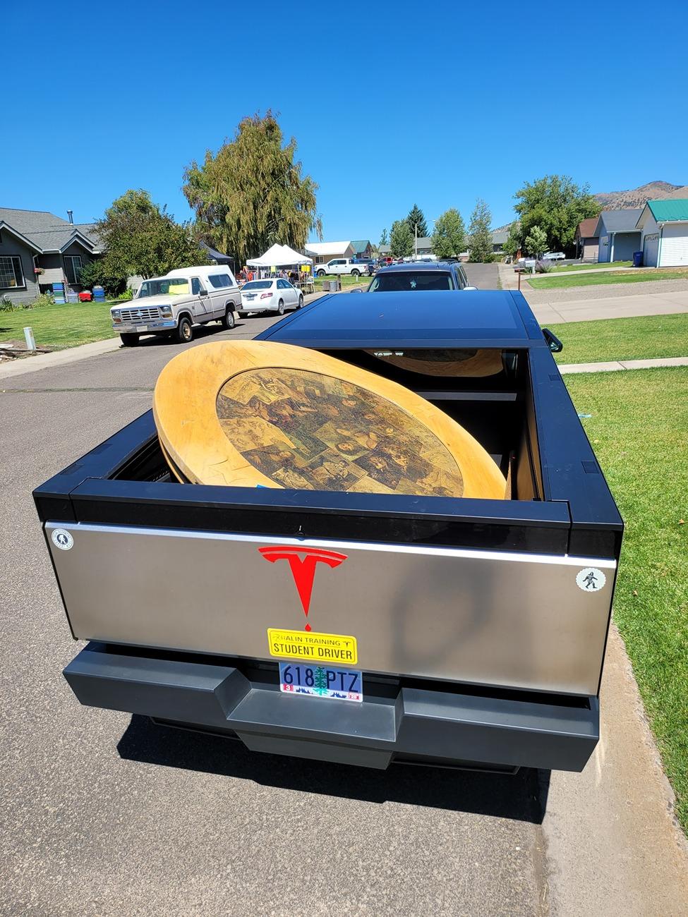 Tesla Cybertruck What Are You Hauling in your Cybertruck? 🦾 👷‍♂️ 20240817_123204
