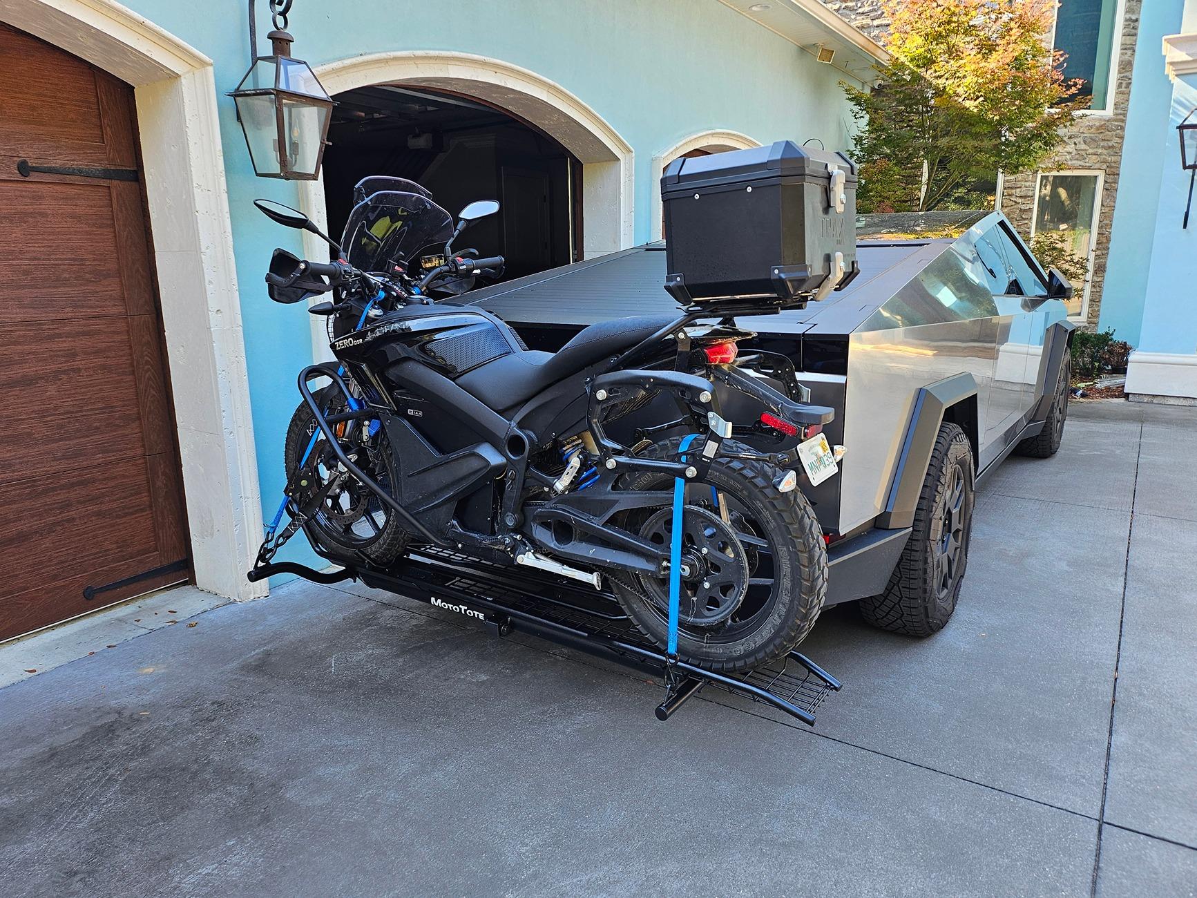 Tesla Cybertruck What Are You Hauling in your Cybertruck? 🦾 👷‍♂️ 1000001928