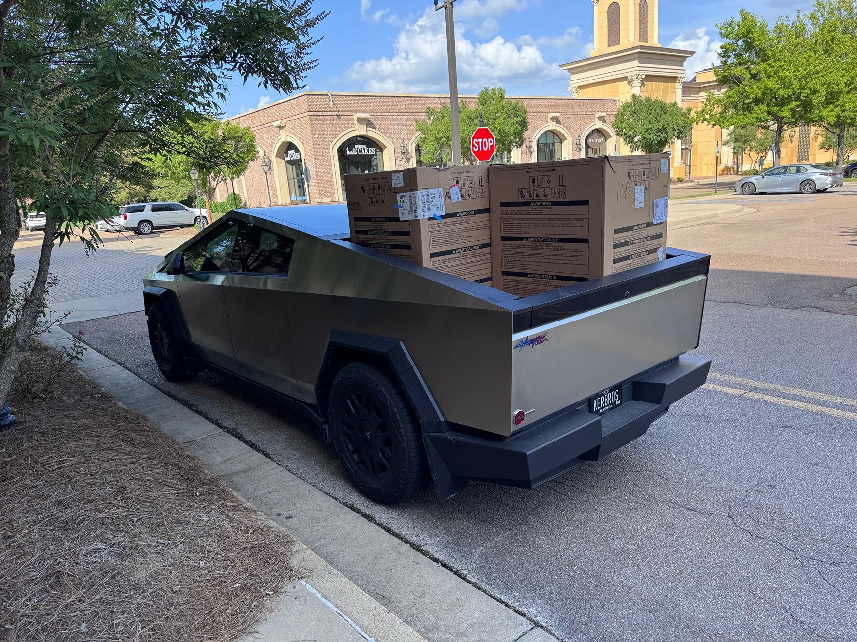 Tesla Cybertruck What Are You Hauling in your Cybertruck? 🦾 👷‍♂️ IMG_4283