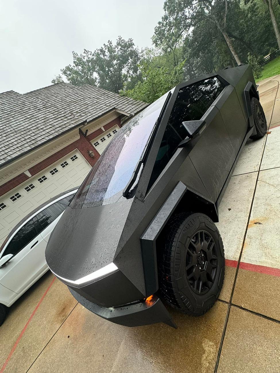 Tesla Cybertruck BLACK Vinyl Wrap & PPF Cybertruck -- Photos & Videos 456053758_10227296222610152_7742150831816752858_n