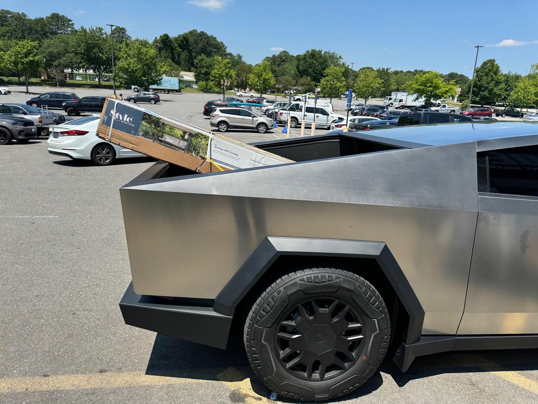 Tesla Cybertruck What Are You Hauling in your Cybertruck? 🦾 👷‍♂️ IMG_4025