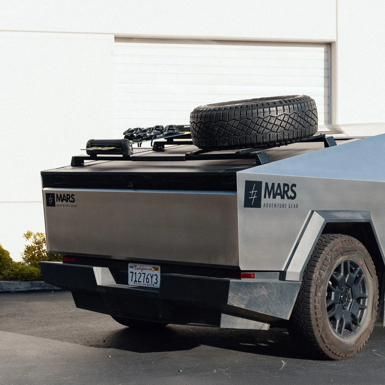 Tesla Cybertruck DIY built Baja Tire Rack DSC02880-Edit