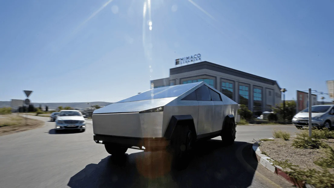 Tesla Cybertruck ? Cybertruck Spotted at Giga Texas Plant! + Interior Look with Yoke Steering Wheel and Performance Pedals! 1618620726421