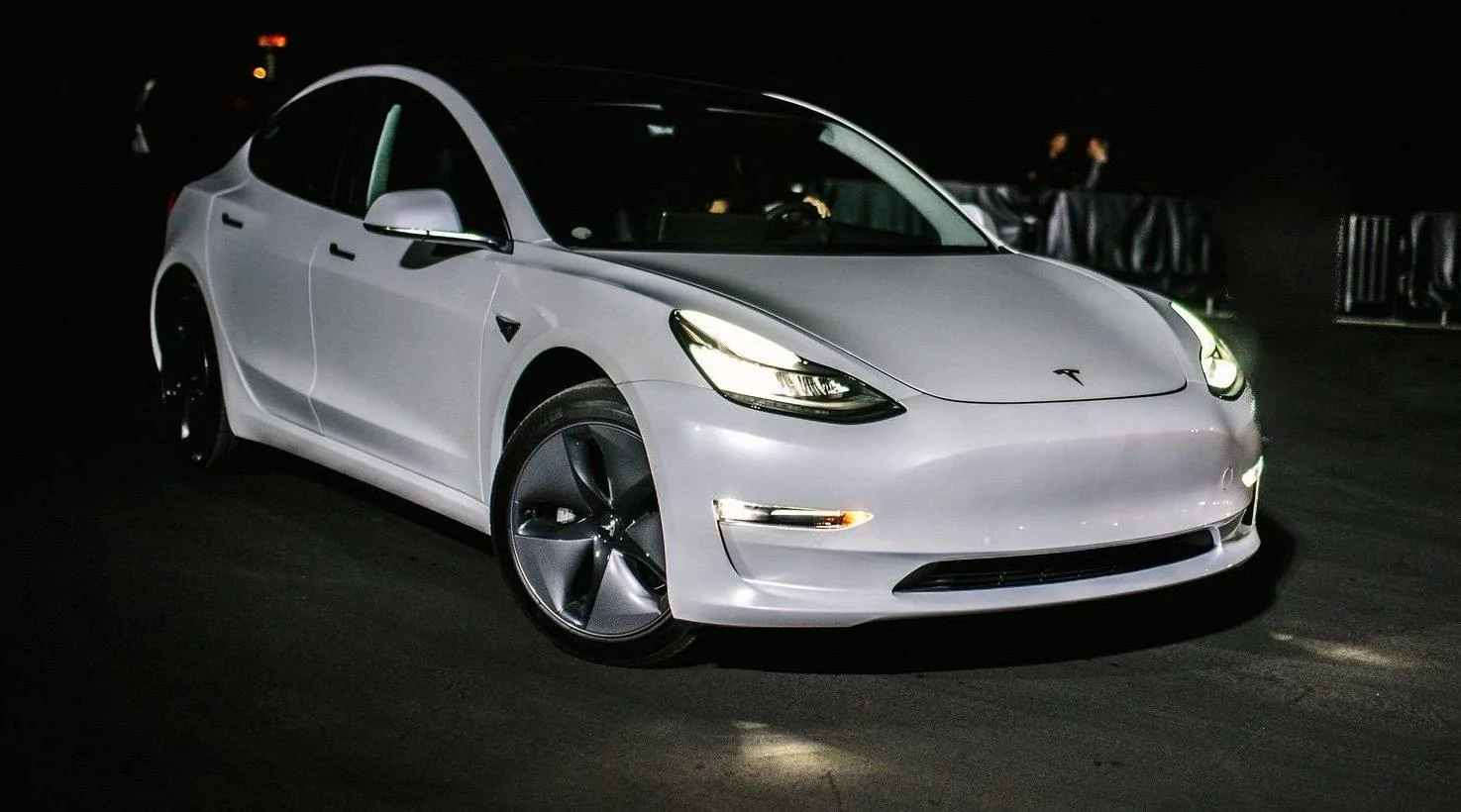 Tesla Cybertruck Tesla-Samsung relationship lights up with headlight supply deal white-tesla-model-3-aero-wheels-e1571329251308