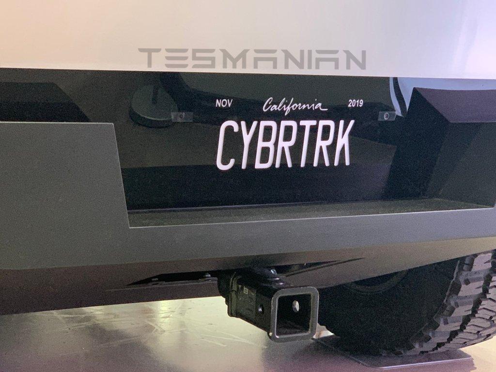 Tesla Cybertruck Hitch? Tesla-Cybertruck-Petersen-Automotive-Museum-2_1024x1024