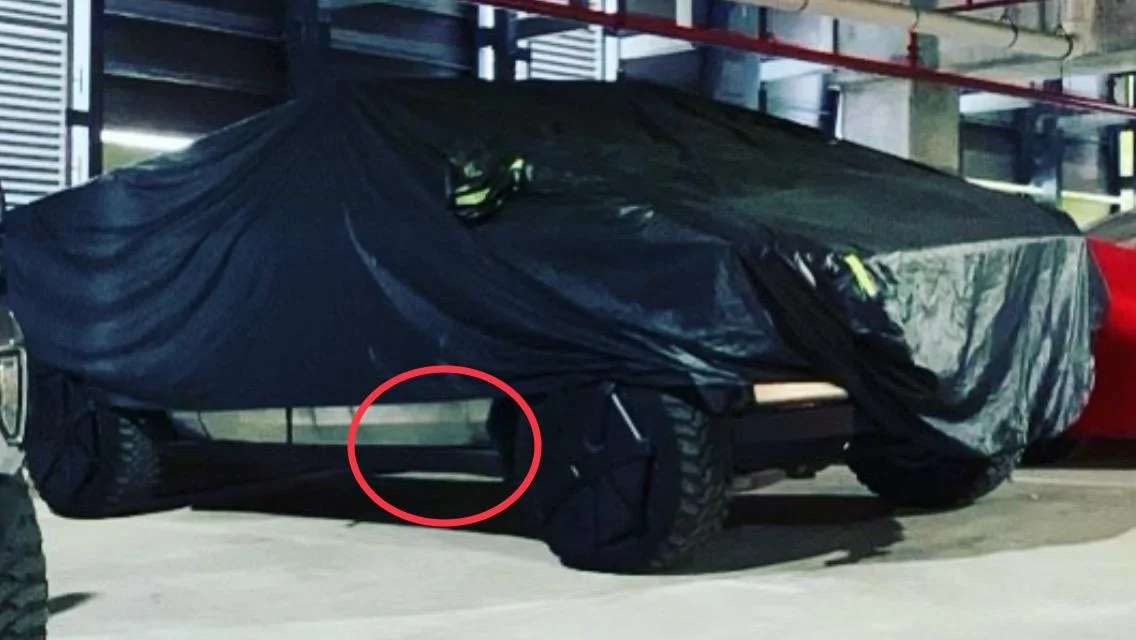 Tesla Cybertruck One of the Cybertrucks is with Savage Garage 14170908-A140-4E01-902A-BD61ADBA6127