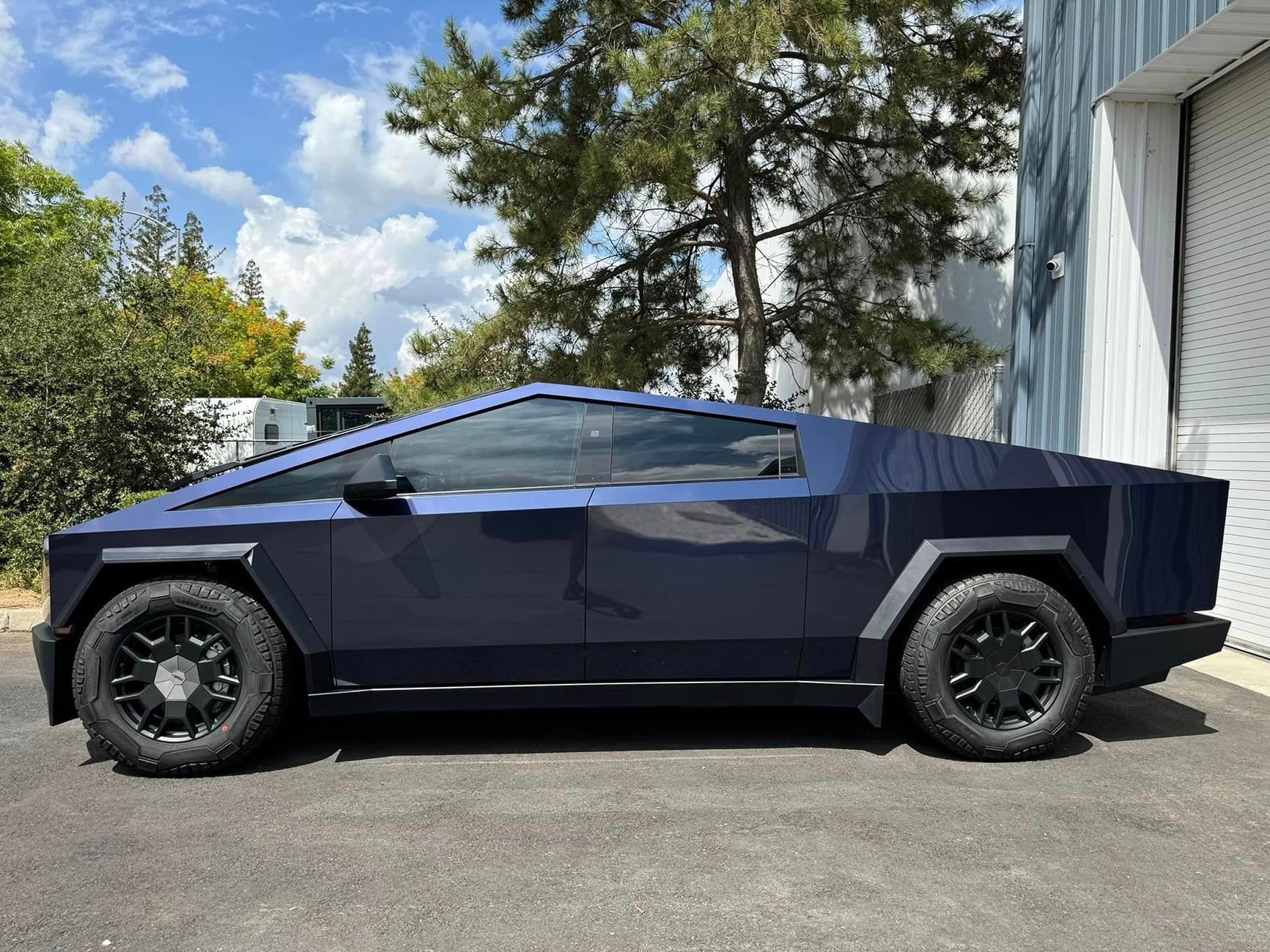 Tesla Cybertruck BLUE / BLURPLE / PURPLE Vinyl Wrap & PPF Cybertruck -- Photos & Videos 457274921_7796367683819036_6973539586325268892_n (1)