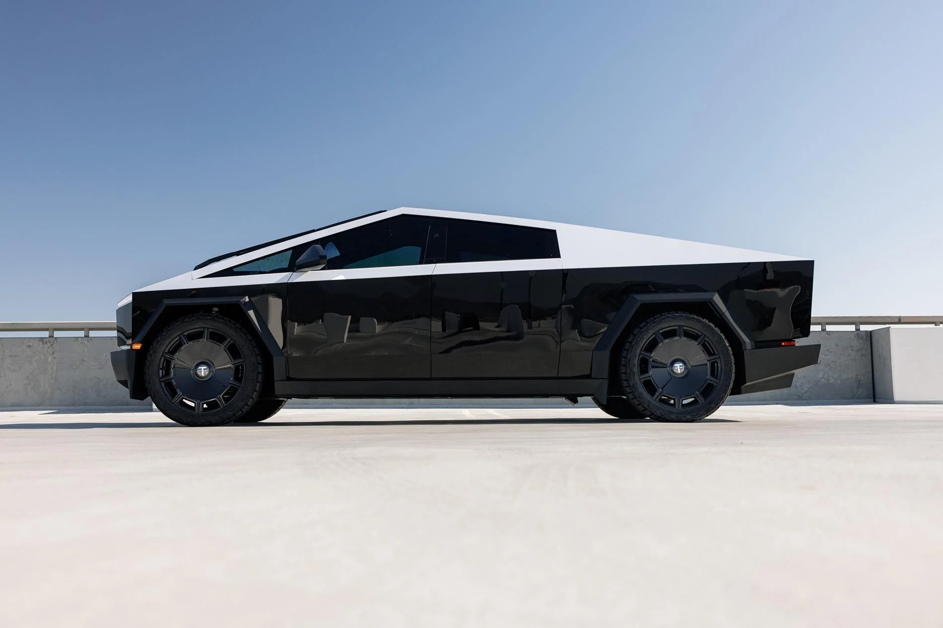 Tesla Cybertruck TWO-TONE / DUAL-TONE / MULTIPLE COLORS Vinyl Wrap & PPF Cybertruck -- Photos & Videos TMaxx Two Tone Hyper White x Hyper Black PPF Cybertruck with our Gloss Black 24%22 CT10 wheel