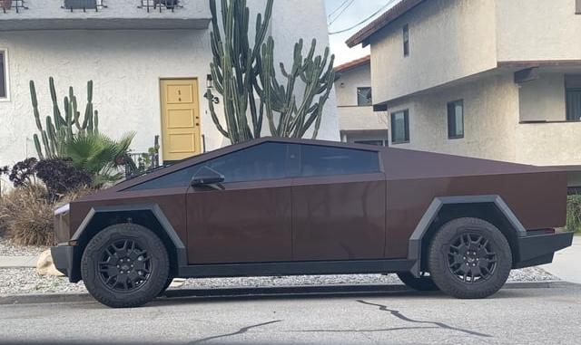 Tesla Cybertruck BROWN / BRONZE / COPPER Vinyl Wrap & PPF Cybertruck -- Photos & Videos brown-cybertruck-v0-wct7w7zx5xnc1