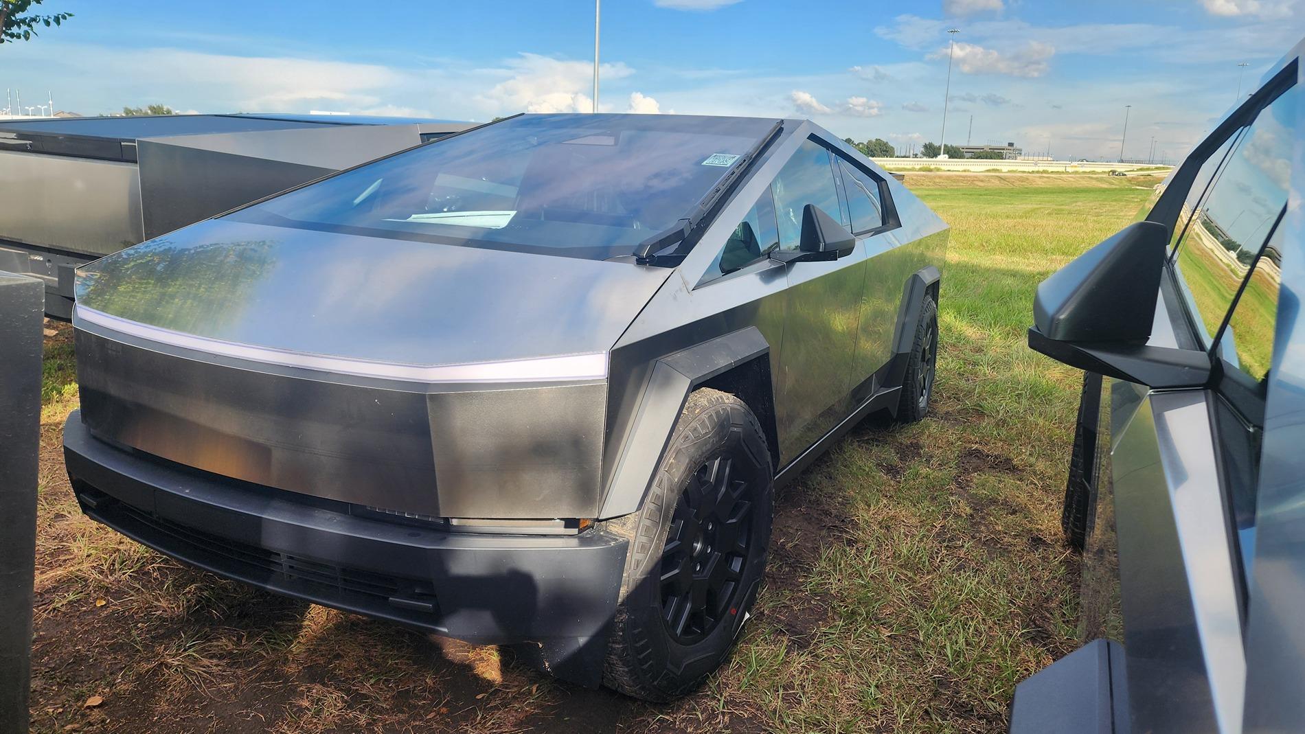 Tesla Cybertruck Cyberbeast waiting room ⏳ 1000025990