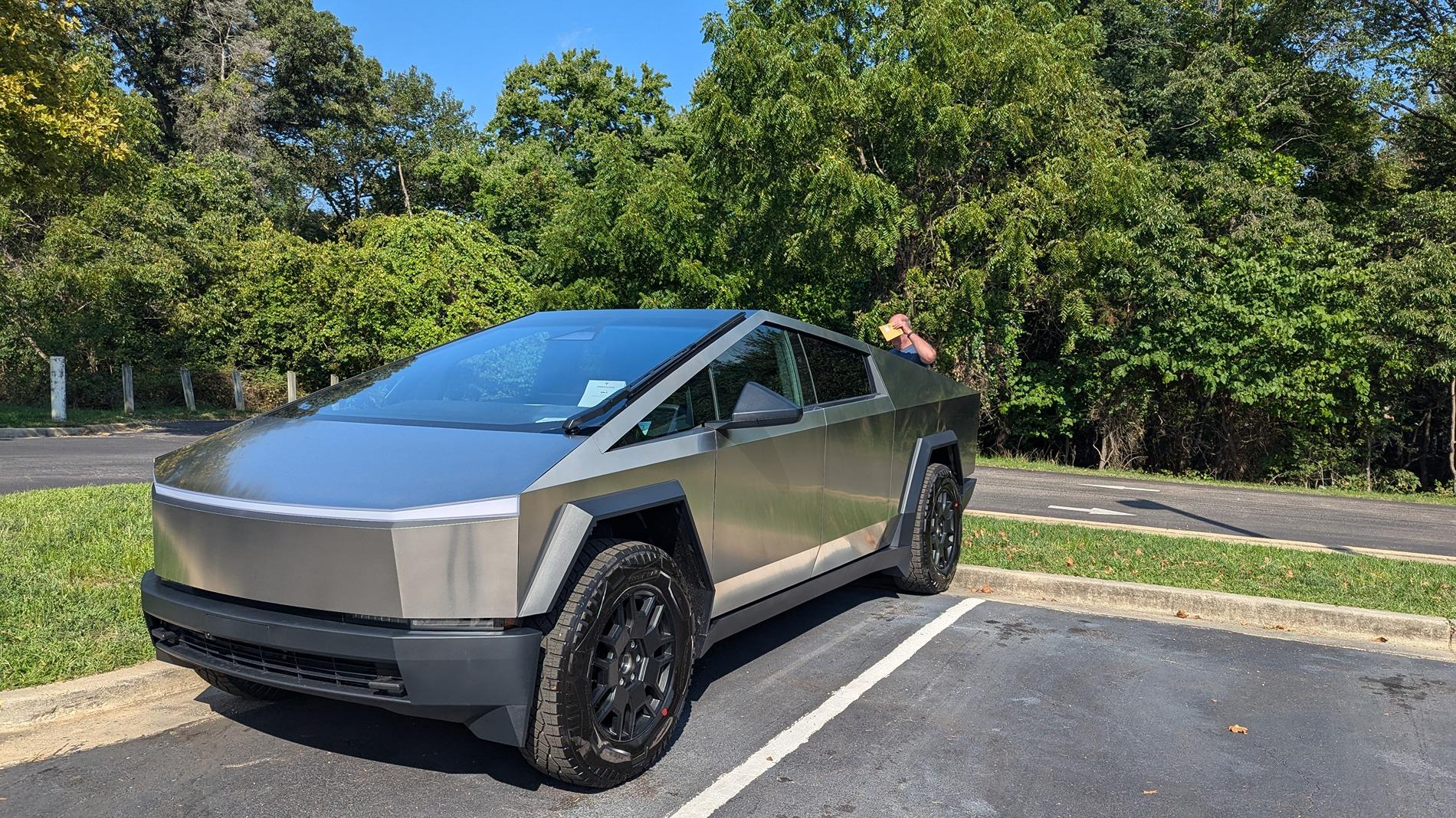 Tesla Cybertruck Daily random Cybertruck photos thread - Post Yours! 📸 🤳 PXL_20240827_201007648