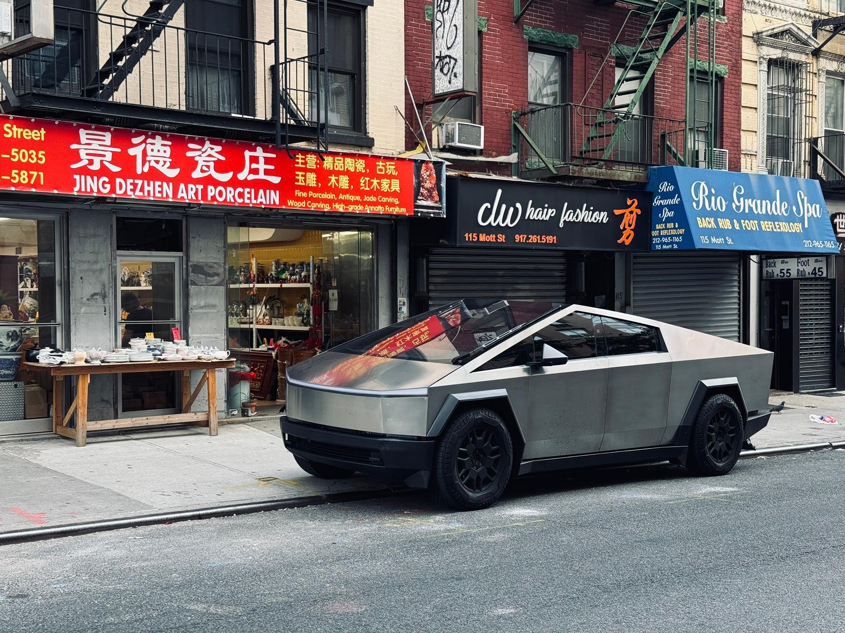 Tesla Cybertruck Daily random Cybertruck photos thread - Post Yours! 📸 🤳 GWGI6iHWkAEuwTa