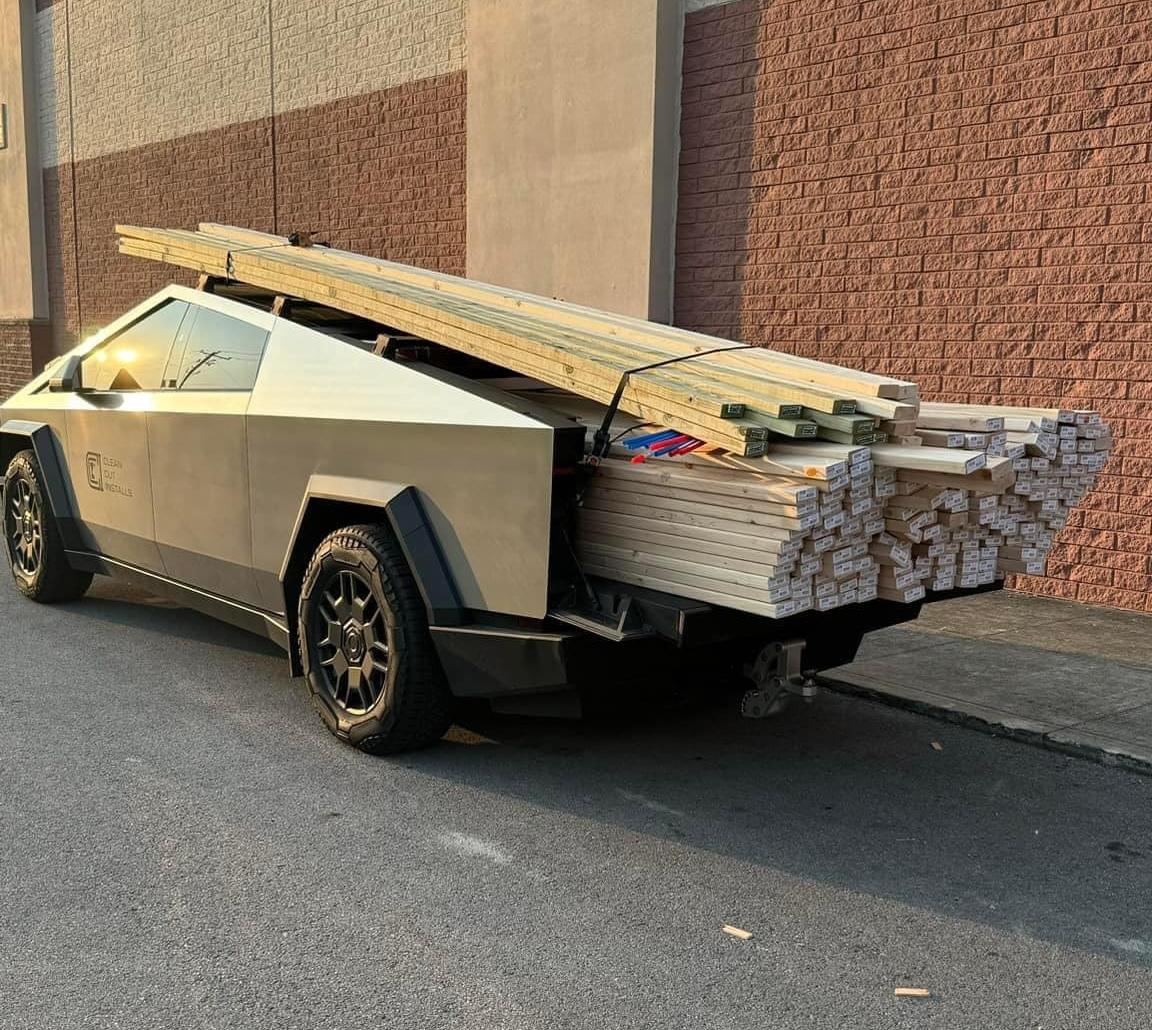 Tesla Cybertruck What Are You Hauling in your Cybertruck? 🦾 👷‍♂️ 454316887_977785227691541_3709461760918029552_n