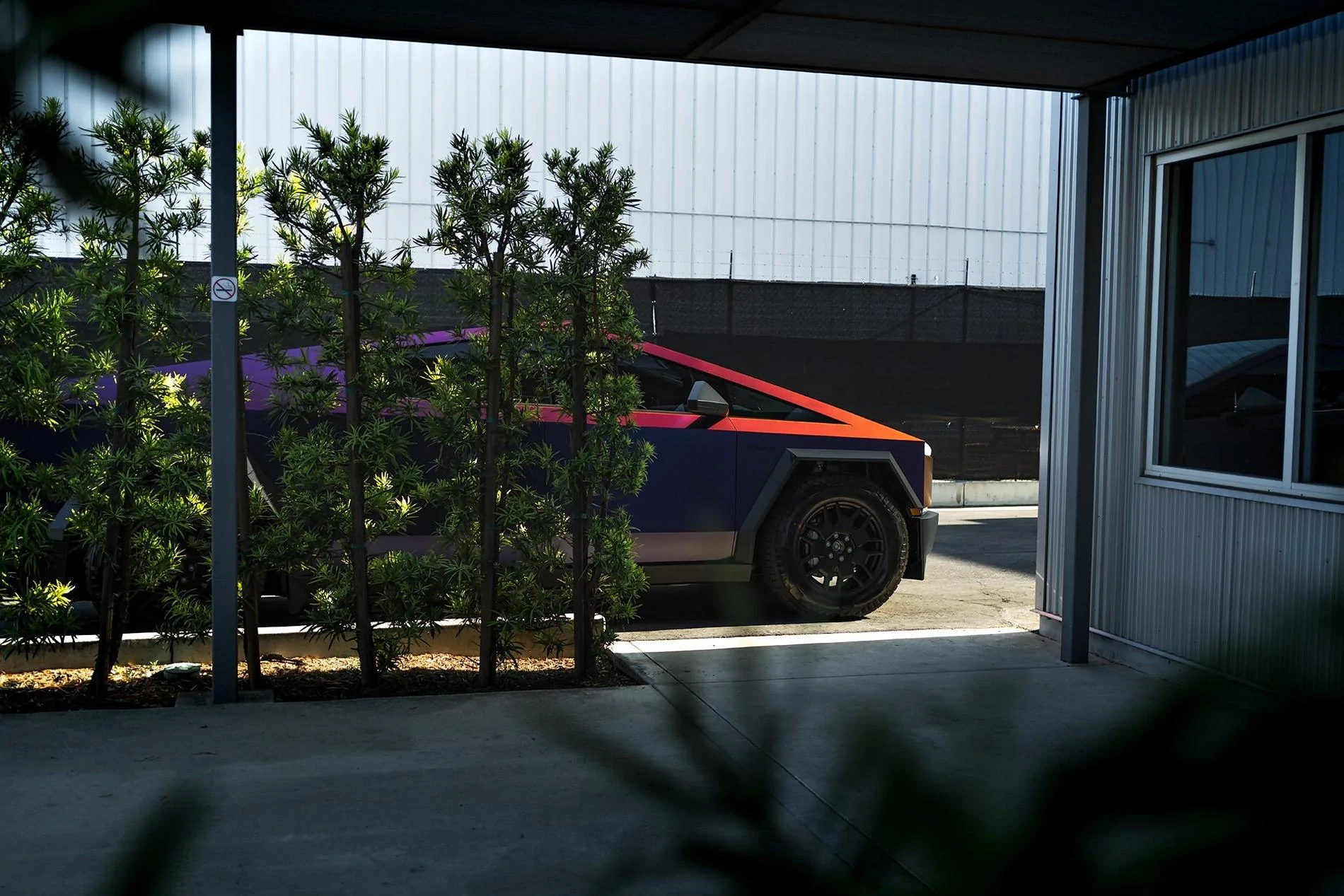 Tesla Cybertruck COLOR SHIFT / FADE / CHAMELEON Vinyl Wrap & PPF Cybertruck -- Photos & Videos Avery Dennison SW900 Satin Roaring Thunder vinyl wrap on Cybertruck 18
