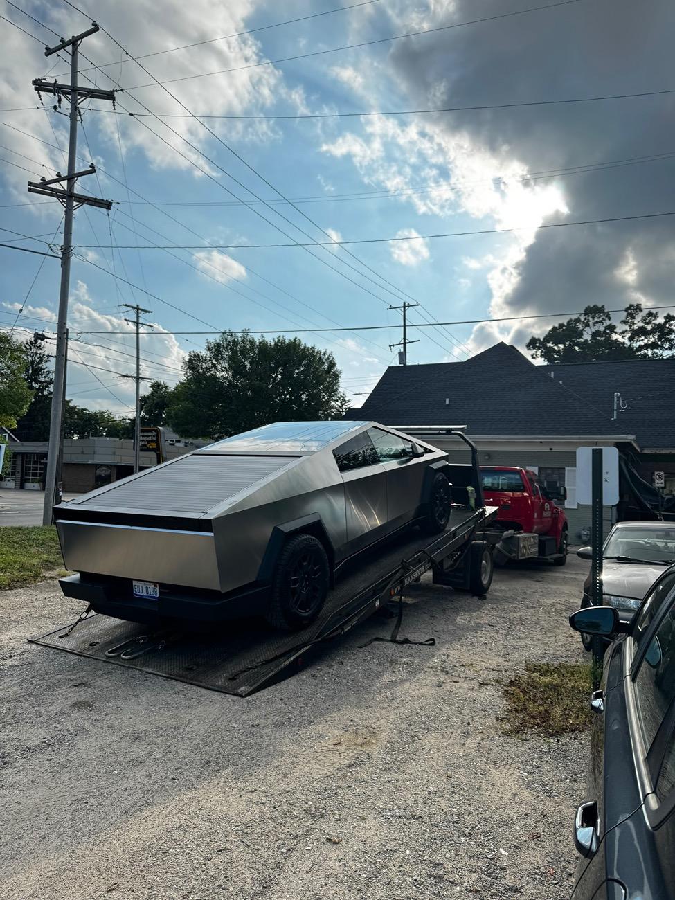 Tesla Cybertruck Tesla towed my Cybertruck tonight— HV Isolation Errors GWLoXQpWUAAdnQV