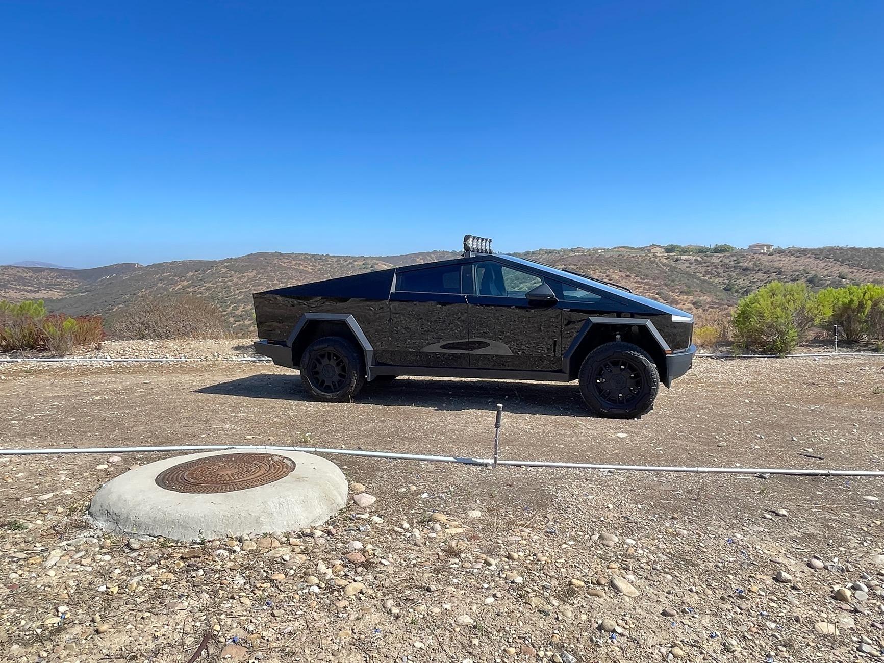 Tesla Cybertruck 🤯 CYBERTRUCKco x Baja Designs 89,000 Lumens LP9 Pro kit IMG_7115