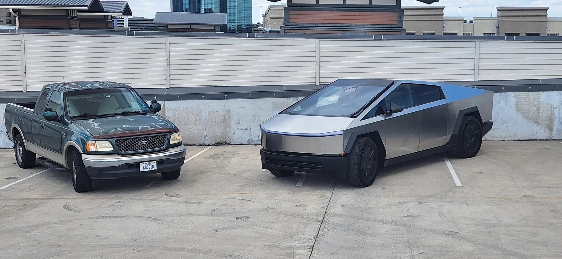 Tesla Cybertruck Cyberbeast waiting room ⏳ 20240831_115811