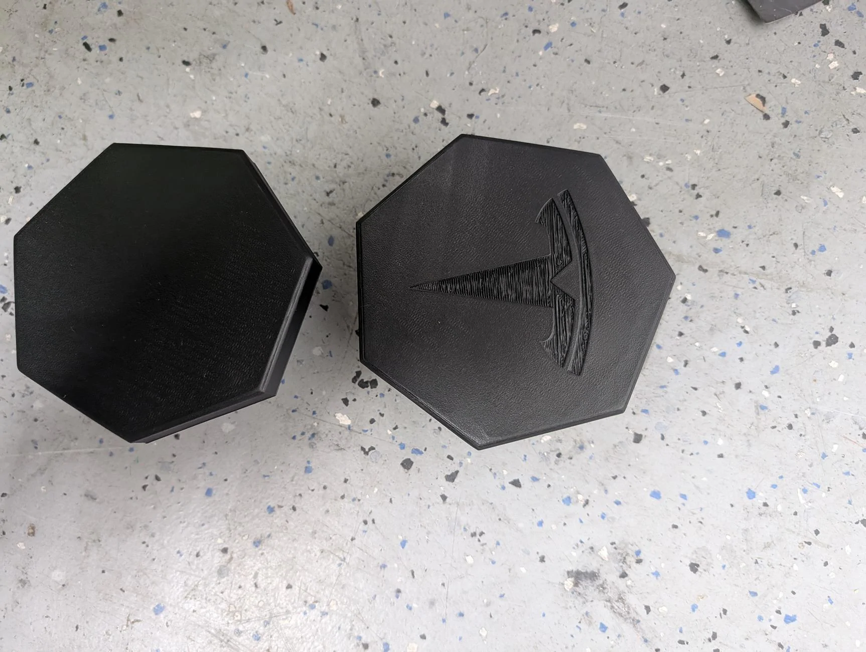 Tesla Cybertruck Wheel hub covers - which one looks better? PXL_20240901_201435394