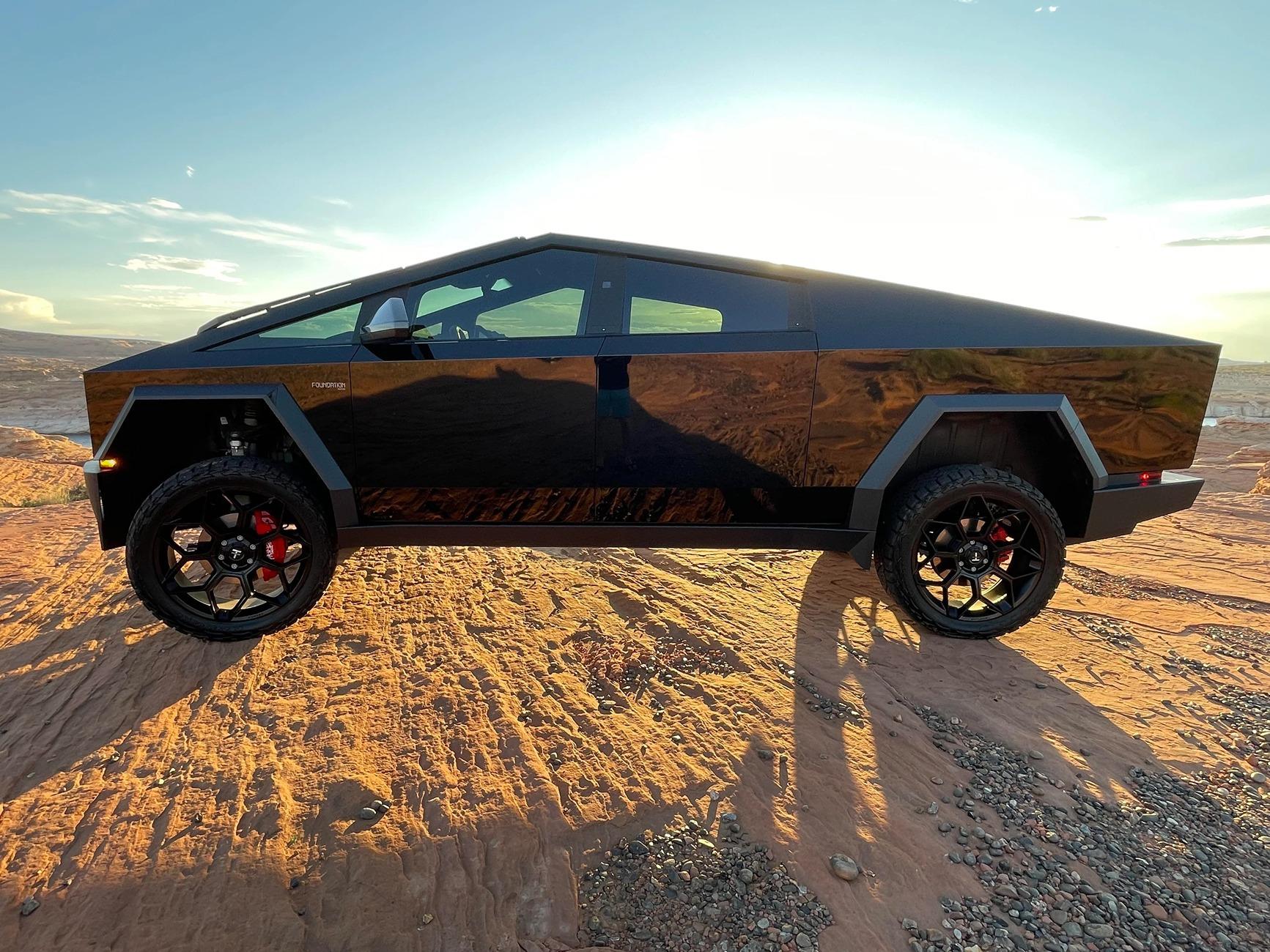 Tesla Cybertruck Daily random Cybertruck photos thread - Post Yours! 📸 🤳 cybertruck-sunset-pics-lake-powell-v0-pjd0r3w41fmd1