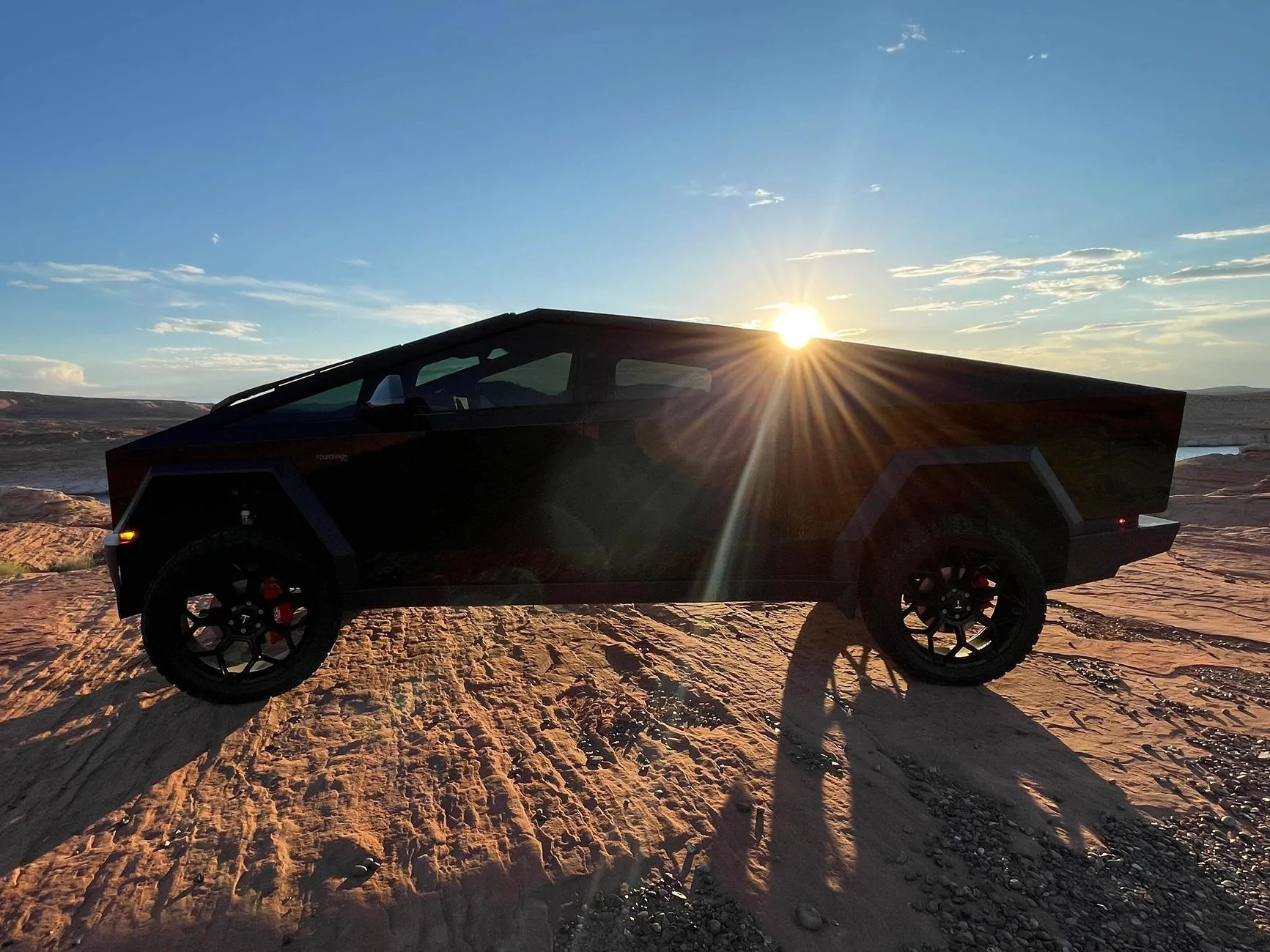 Tesla Cybertruck Daily random Cybertruck photos thread - Post Yours! 📸 🤳 cybertruck-sunset-pics-lake-powell-v0-m91u70w41fmd1