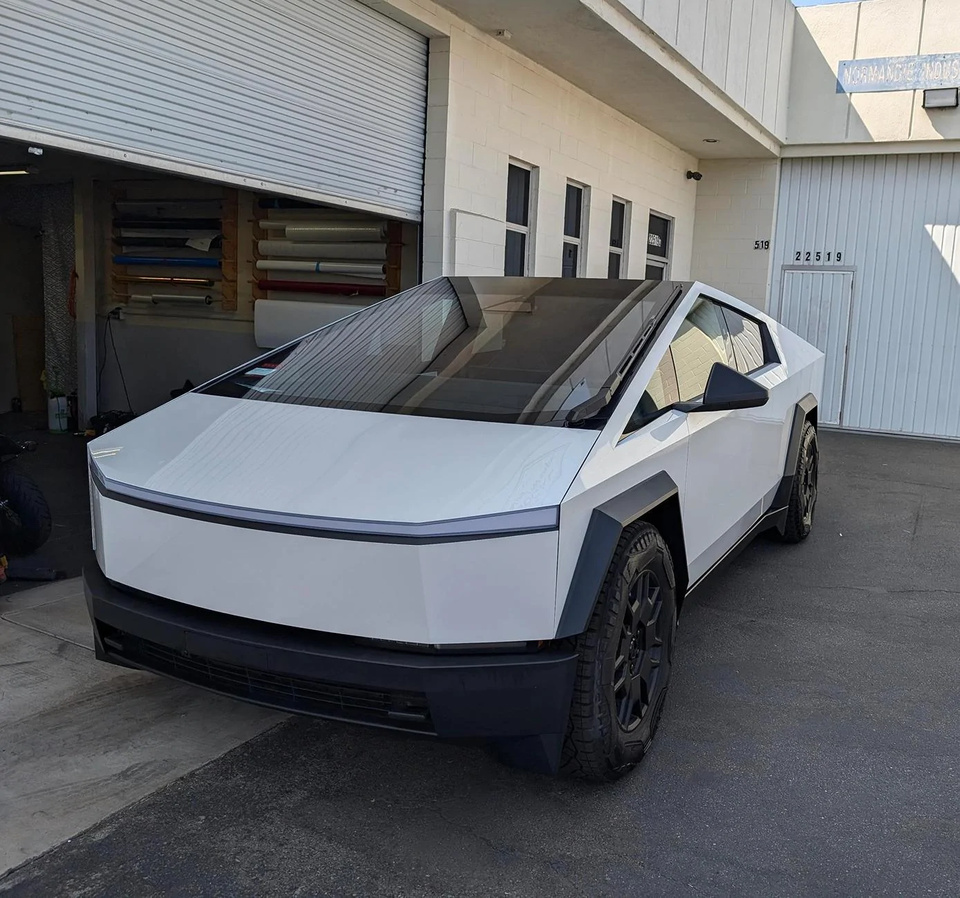 Tesla Cybertruck Gloss Moon Pearl White PPF Wrap by Inozetek gloss-moon-pearl-white-ppf-inozetek-v0-qf97rwzzpbmd1 copy