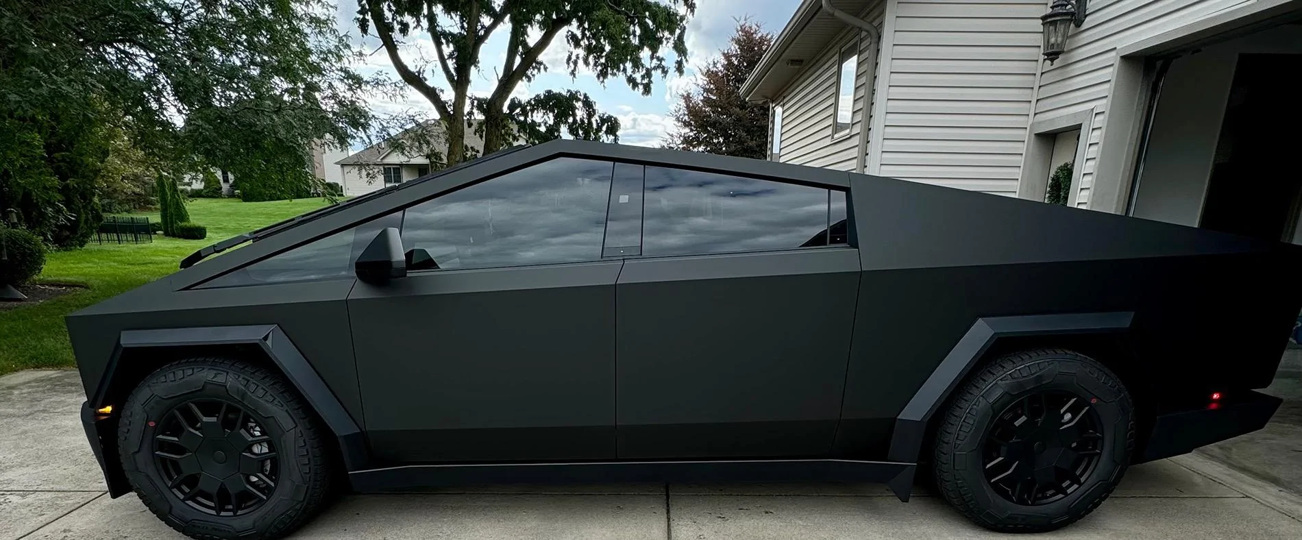 Tesla Cybertruck Cybertruck in Matt Black !! IMG_2179