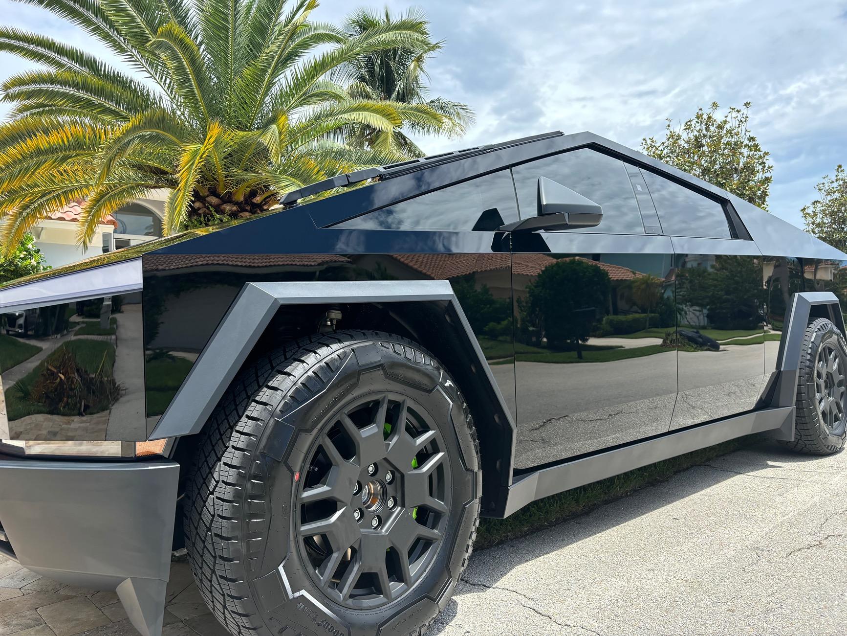 Tesla Cybertruck My beast IMG_3743