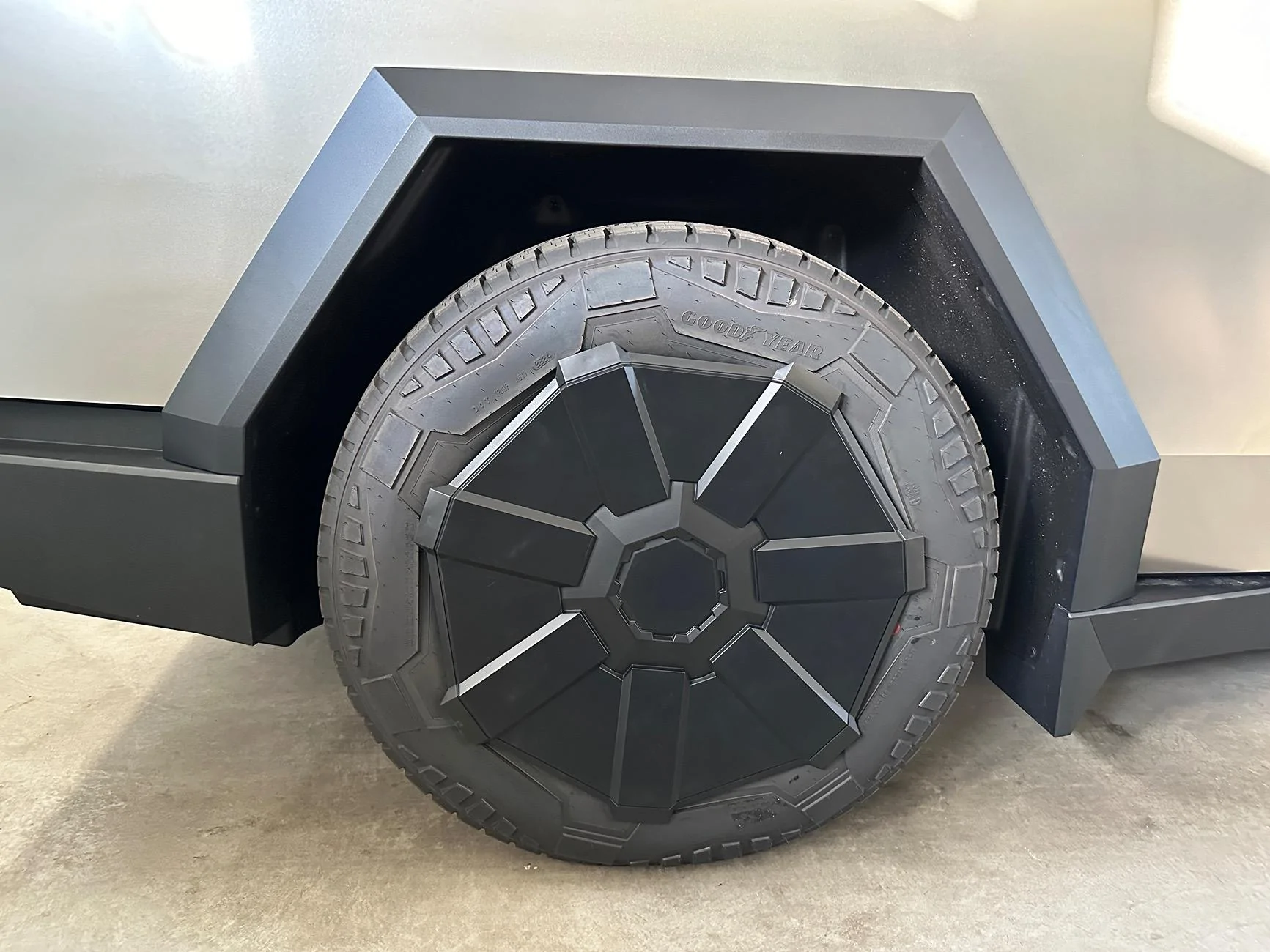 Tesla Cybertruck Cyberbeast waiting room ⏳ IMG_1248