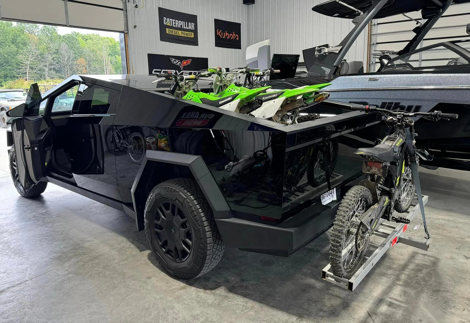 Tesla Cybertruck BLACK Vinyl Wrap & PPF Cybertruck -- Photos & Videos 458189675_3901211283423689_7014277251310475662_n