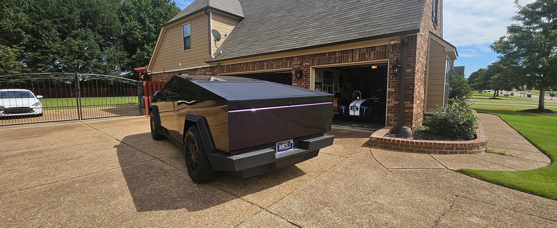 Tesla Cybertruck Black Purple Metallic wrap 20240903_150147