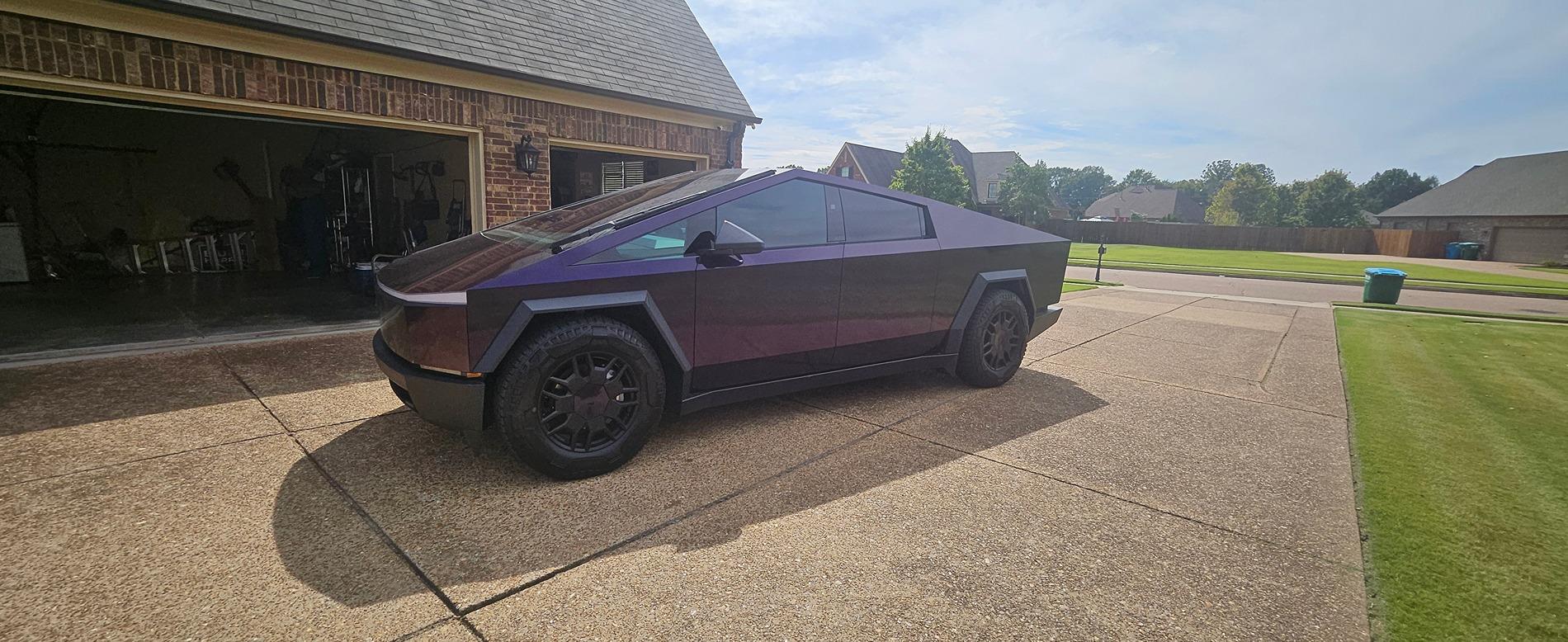 Tesla Cybertruck Black Purple Metallic wrap 20240903_150134