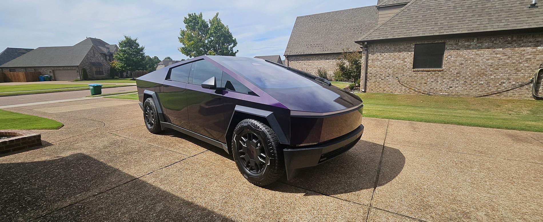 Tesla Cybertruck Black Purple Metallic wrap 20240903_150212