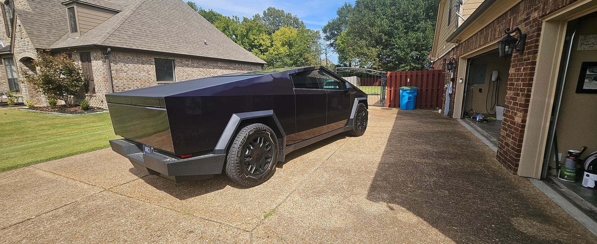 Tesla Cybertruck Black Purple Metallic wrap 20240903_150159