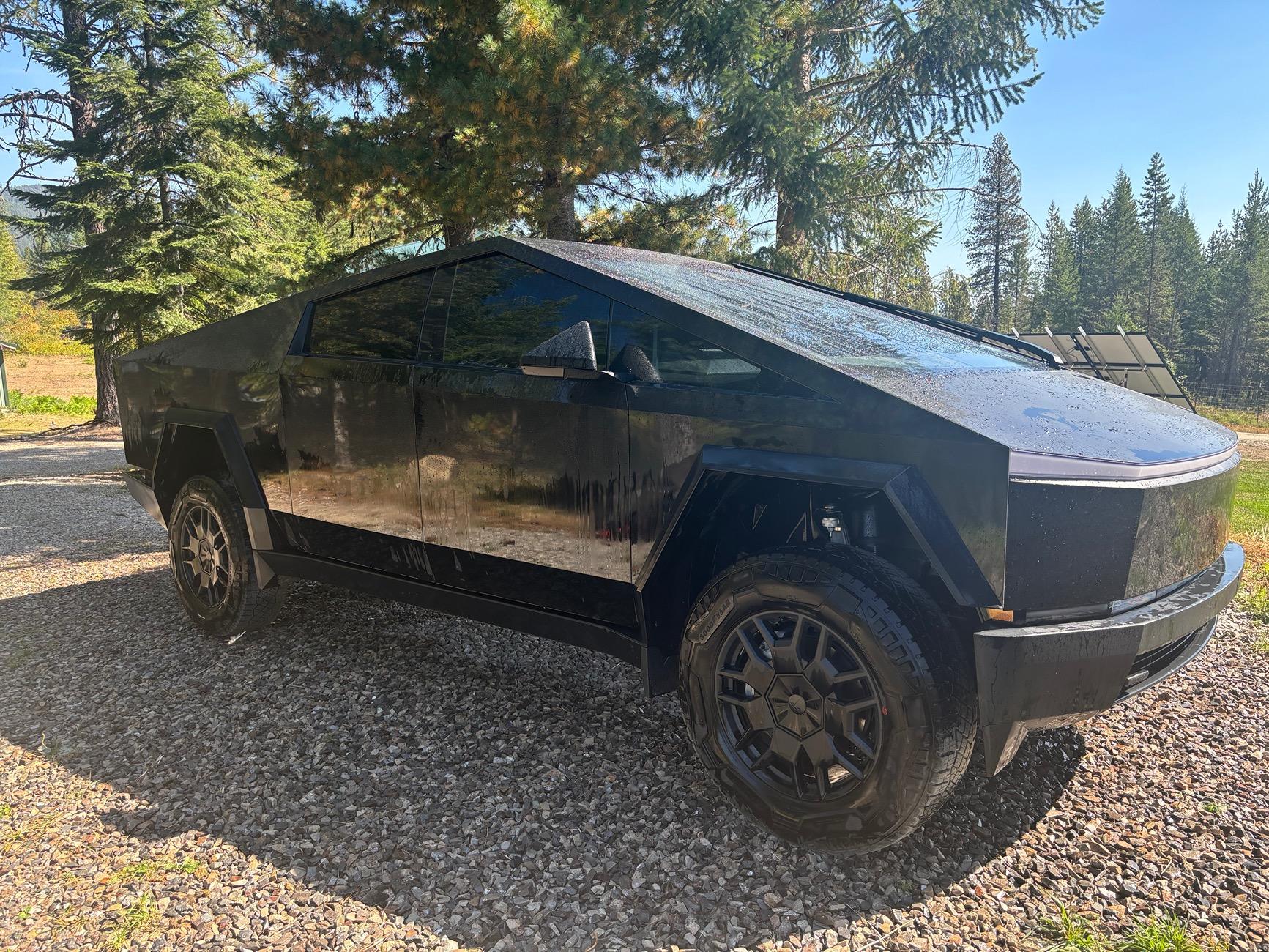 Tesla Cybertruck FS - AWD CT - Batmobile Ct sid