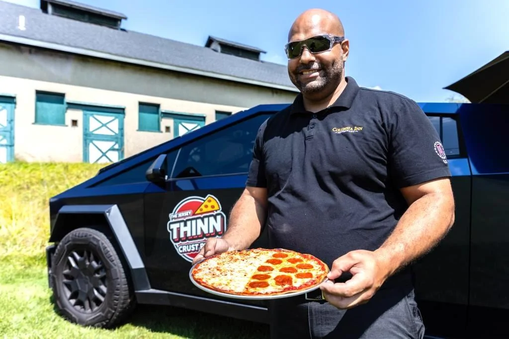 Tesla Cybertruck Cybertruck Pizza Food Truck cooks pizza on site in just 2 minutes cybertruck pizza truck 4