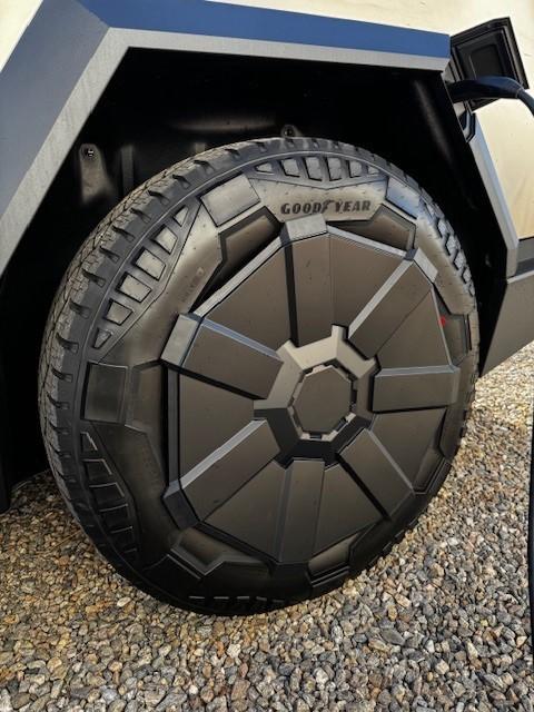Tesla Cybertruck Wheel covers coming with new deliveries? Wheel Cover