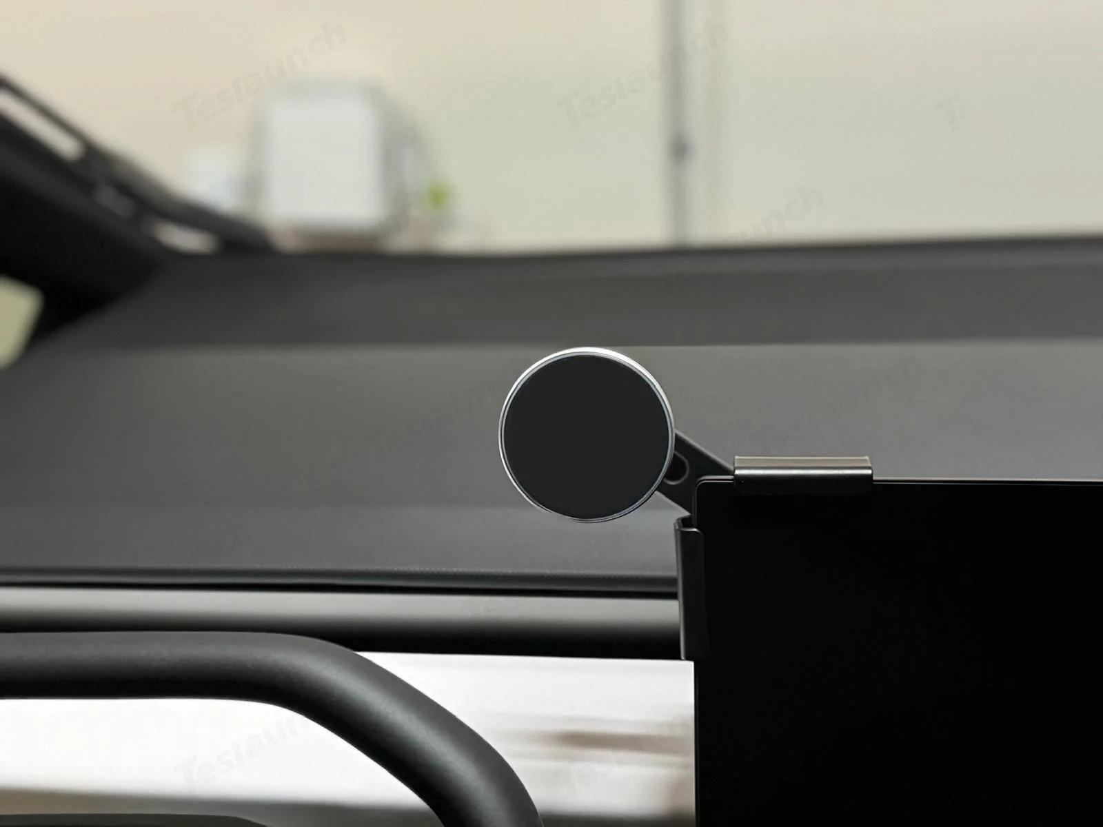 Tesla Cybertruck 🚀 Cybertruck Magnetic Phone Holders Owners' Review:  – What Works Best? 🚀 001 (1)
