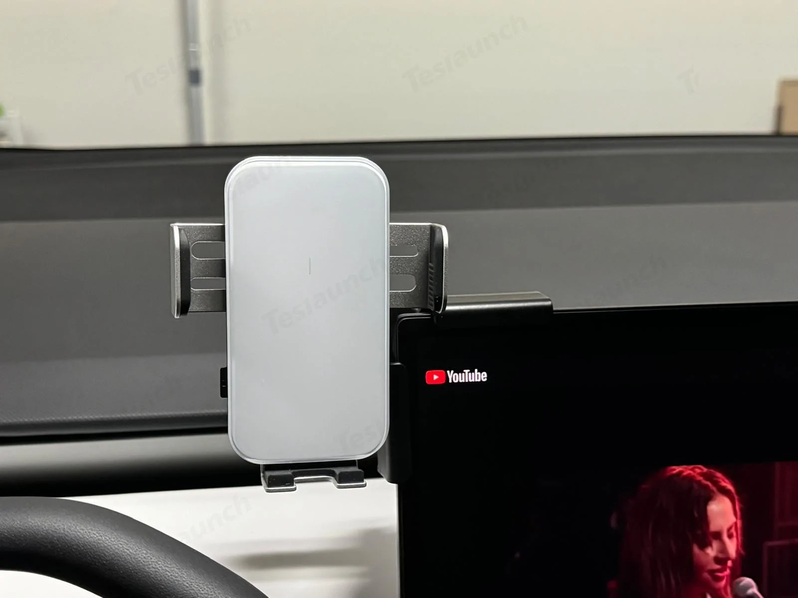 Tesla Cybertruck 🚀 Cybertruck Magnetic Phone Holders Owners' Review:  – What Works Best? 🚀 09
