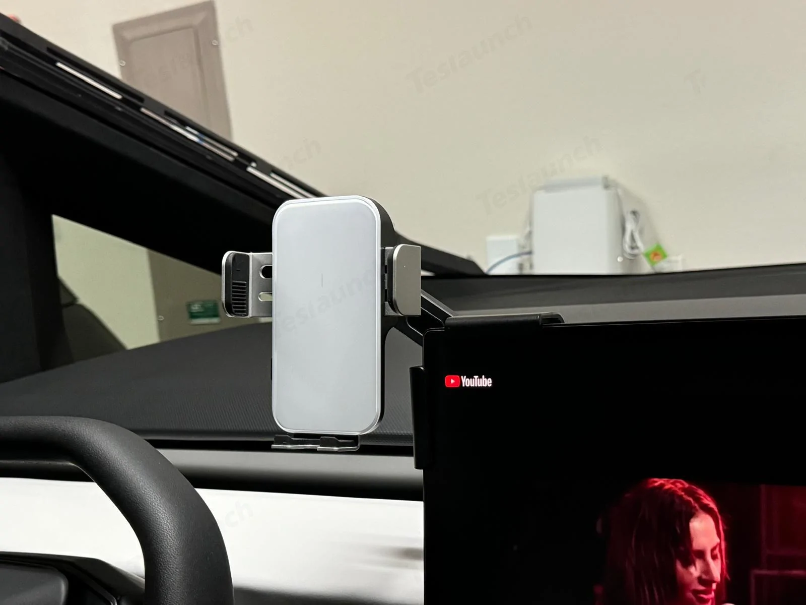 Tesla Cybertruck 🚀 Cybertruck Magnetic Phone Holders Owners' Review:  – What Works Best? 🚀 10