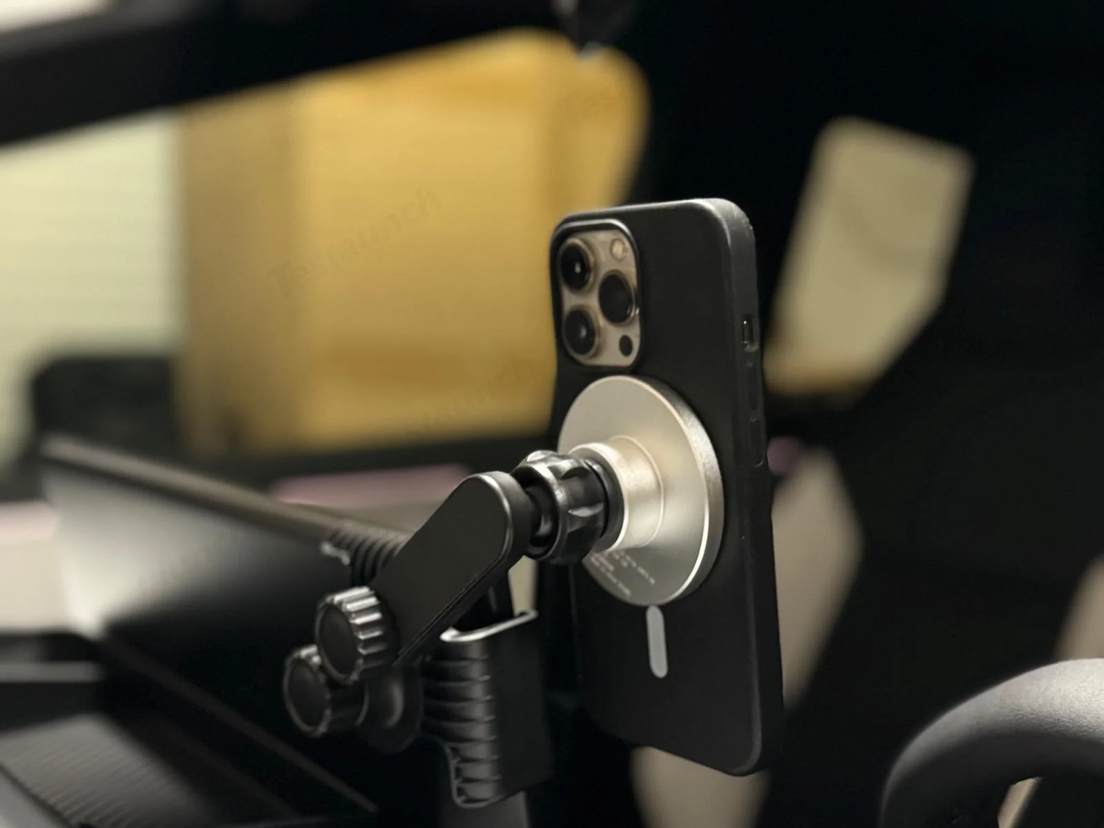 Tesla Cybertruck 🚀 Cybertruck Magnetic Phone Holders Owners' Review:  – What Works Best? 🚀 04