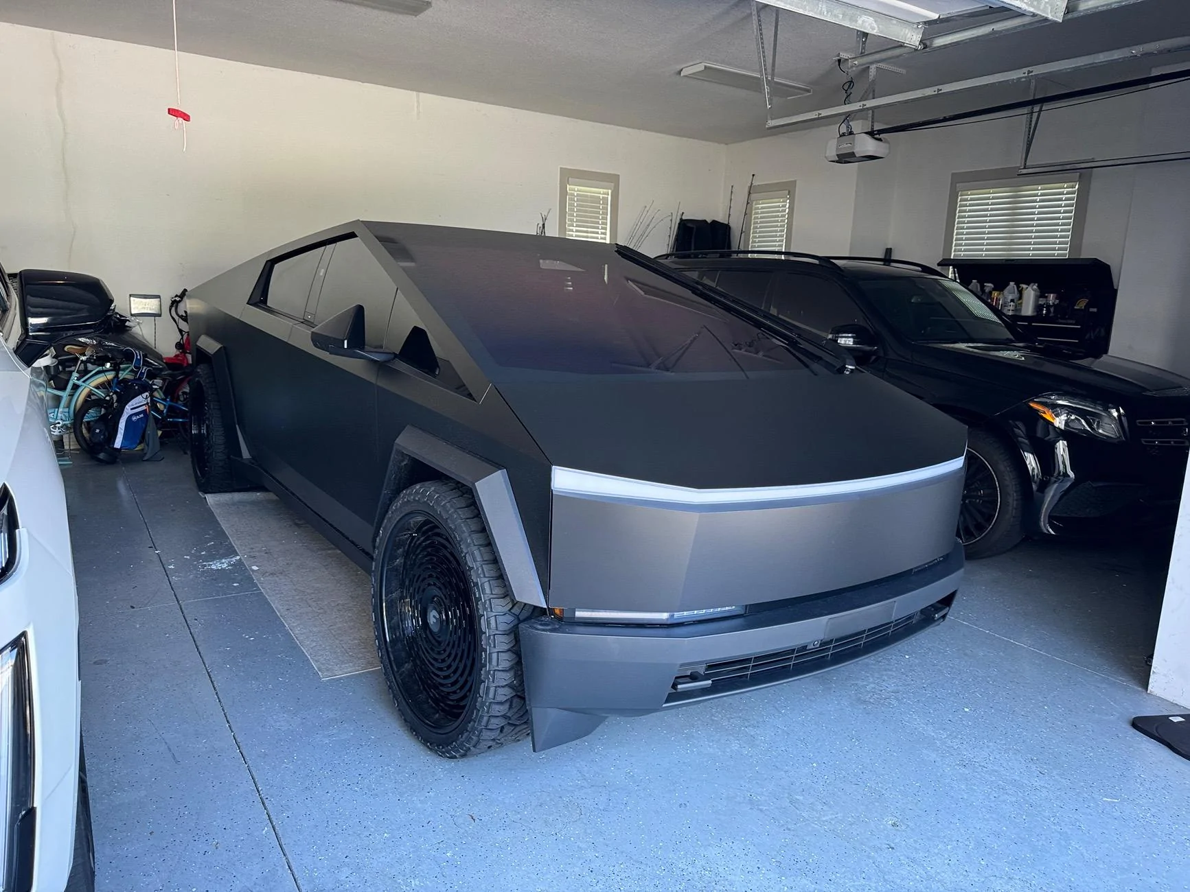Tesla Cybertruck Will 295/60/22 tire fit? IMG_0868
