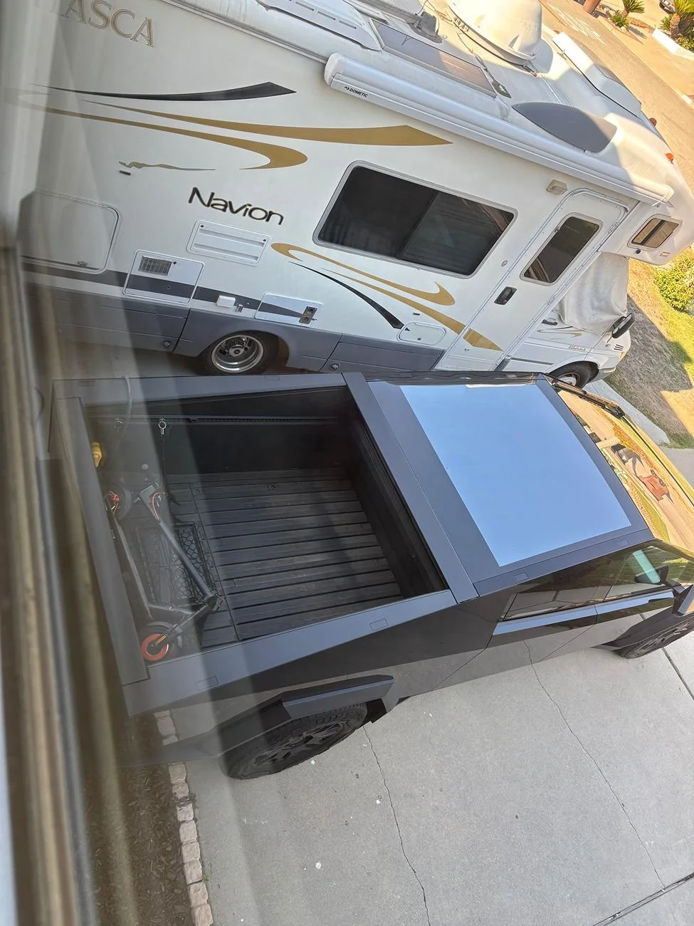 Tesla Cybertruck Using Cybertruck and RV to Get Through Peak Hours 2024-09-06 16.31.02