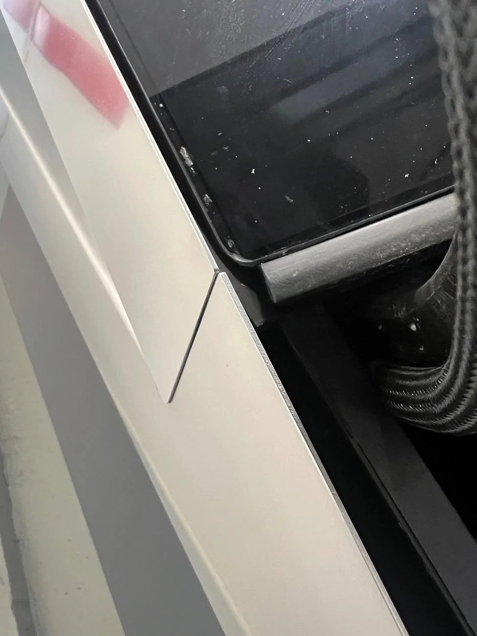 Tesla Cybertruck Stainless steel is popping off IMG_9164