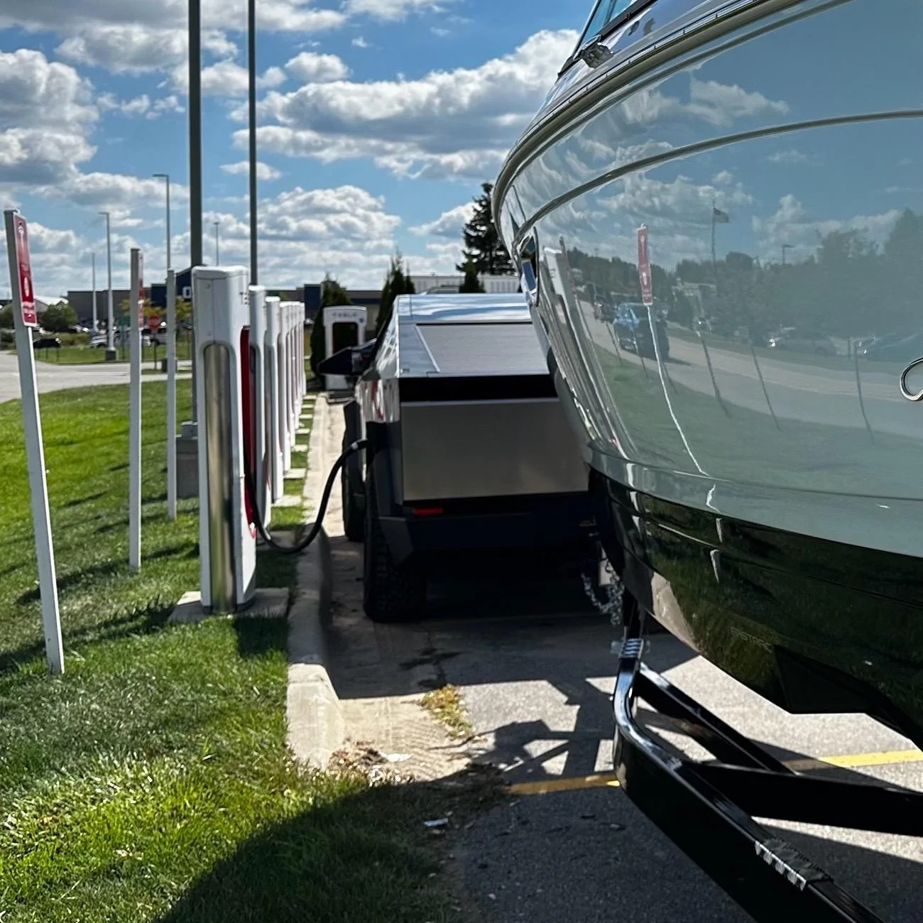 Tesla Cybertruck 1,200 Wh/mi = 100 miles total range pulling boat IMG_0413_Original