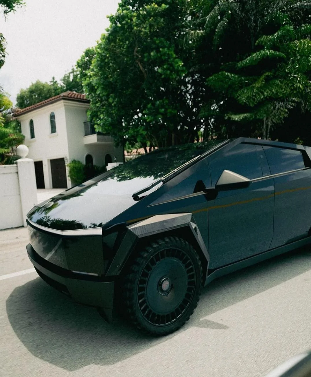 Tesla Cybertruck Shaq gets his second Cybertruck -- carbon wide fenders, 26" wheels, gloss black wrap + underbody lighting Shaq cybertruck